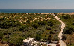 Villa Flamingo - 4 Bedrooms - Private Pool - Next To Renowned Issos Beach & Lake Korission